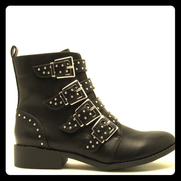 LAST 6 Qupid Black/ Silver buckle studded BOOTIE - Picture 3 of 5
